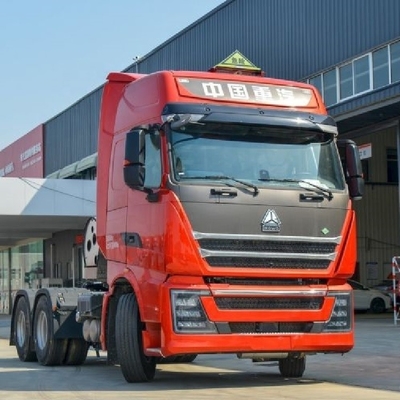 6 cilinders HOWO TH7 4*2 6*4 Traktor CHG LNG Truck Head voor gevaarlijke goederenvervoer