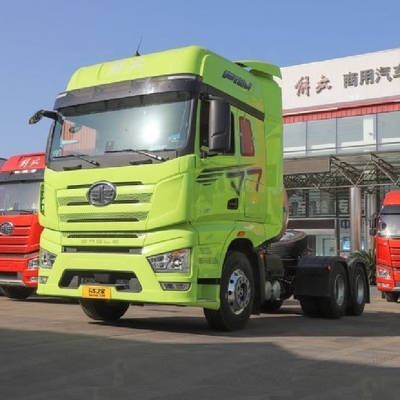 FAW Jiefang J7 zware vrachtwagen 6X4 LNG trekkrachtwagen 530 pk Motor en cruise control ACC