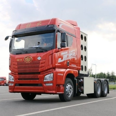 Handgestuurde boutique Qingdao Jiefang JH6 zware vrachtwagen 430 pk 6X4 CNG trekker vrachtwagen