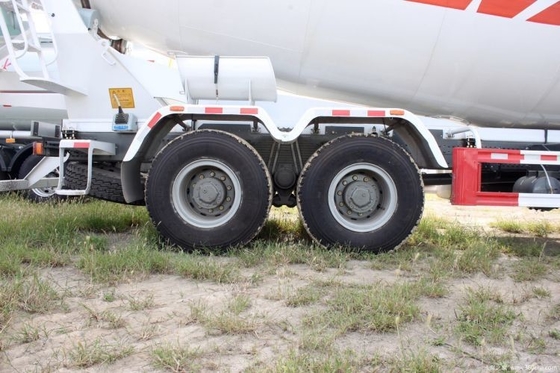 Nationale zware vrachtwagen HOWO 8X4 5,5 vierkante betonmengtruck met een capaciteit van 2-25m3