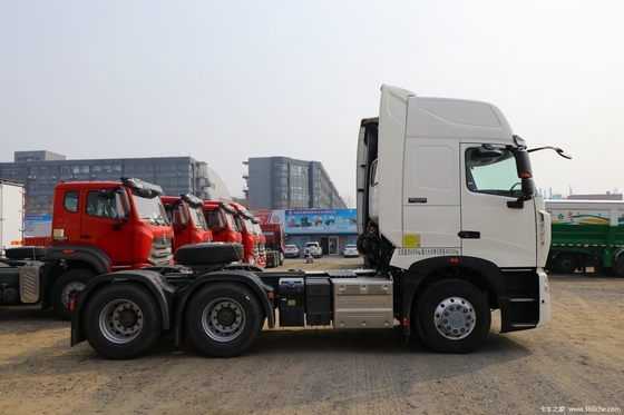 7100x2496x3958mm Boutique HOWO HOWO T7H 6*4 Traktortruck met handruimte