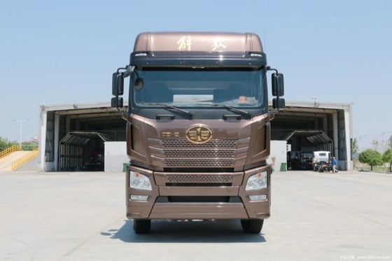 Jiefang JH6 6x4 4x2 8x4 trekker met luchtophanging bestuurdersstoel en multimedia systeem