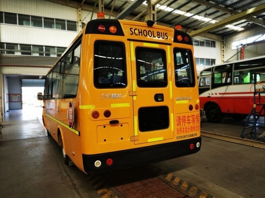 24 zitplaatsen Dongfeng schoolbus met 85 maximaal vermogen en 6-8L motorcapaciteit