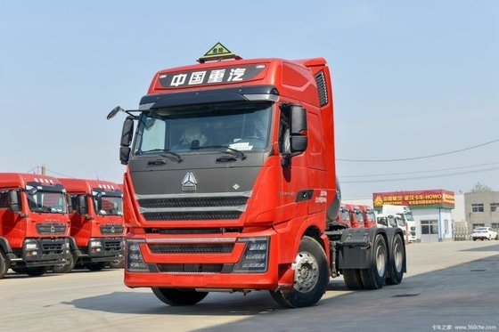 6 cilinders HOWO TH7 4*2 6*4 Traktor CHG LNG Truck Head voor gevaarlijke goederenvervoer