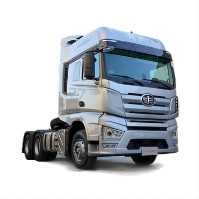 FAW Jiefang J7 zware vrachtwagen 560 pk 6x4 grote trekkracht vrachtwagen kop met multimedia systeem