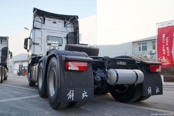 FAW Jiefang J7 zware vrachtwagen 560 pk 6x4 grote trekkracht vrachtwagen kop met multimedia systeem
