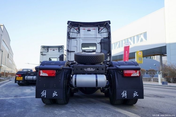 FAW Jiefang J7 zware vrachtwagen 560 pk 6x4 grote trekkracht vrachtwagen kop met multimedia systeem