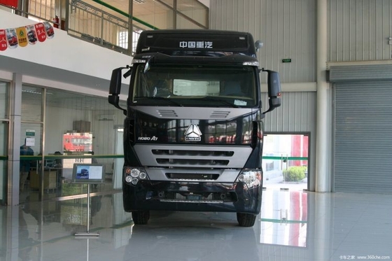 Gebruikte HOWO A7 6x4 trekkers met een tank van 400-500 liter en een SINOTRUCK-motor