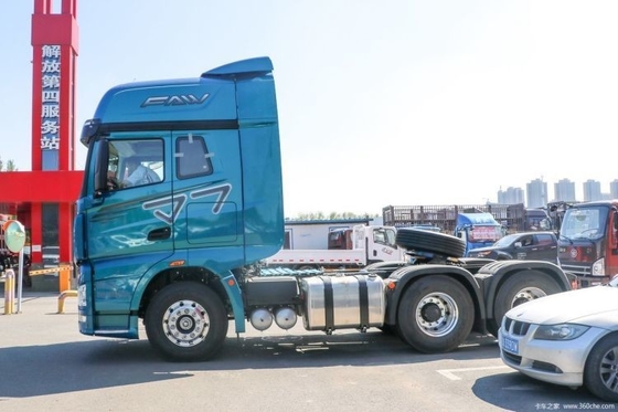 FAW Jiefang J7 LNG CHG 371 375HP 4*2 6*4 6*2 laadtractor met een maximale snelheid van 120KM/H