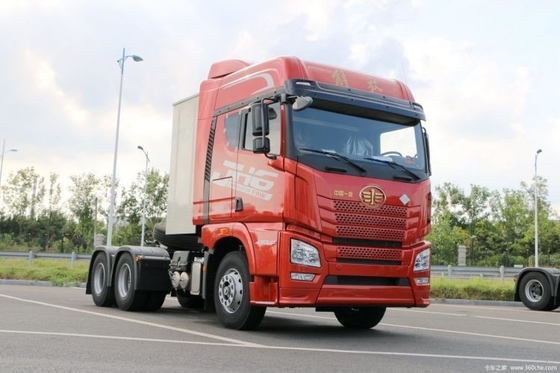 Handgestuurde boutique Qingdao Jiefang JH6 zware vrachtwagen 430 pk 6X4 CNG trekker vrachtwagen