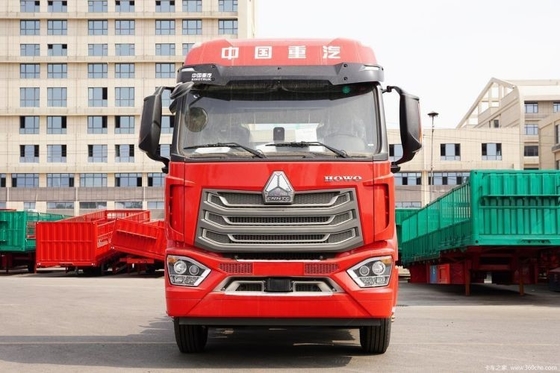 Zware auto-tractoren met HOWO NX 6X4 met een brandstoftankcapaciteit van ≥ 600 liter en automatische ramen