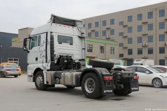 Verkoop Shandeka HOWO G7 6 * 4 tractor met een halve rij zitplaatsen en Sinotruk versnellingsbak